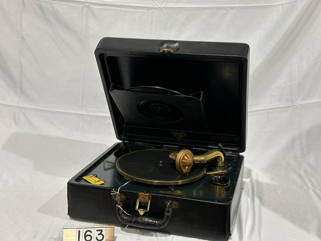 Victrola Suitcase Model Phonograph (1 of 3)
