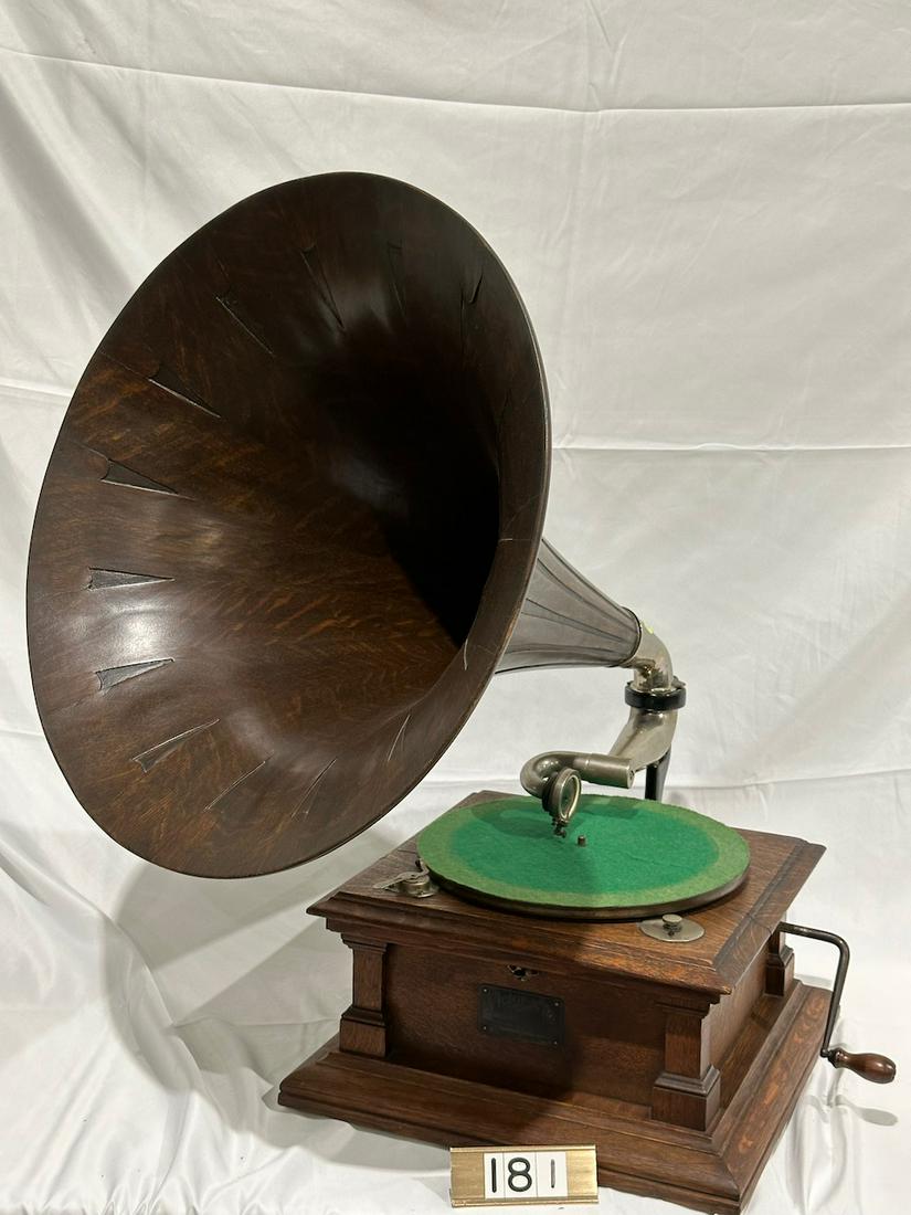 Victor V Disc Phonograph with Oak Spear Tip Horn (1 of 3)