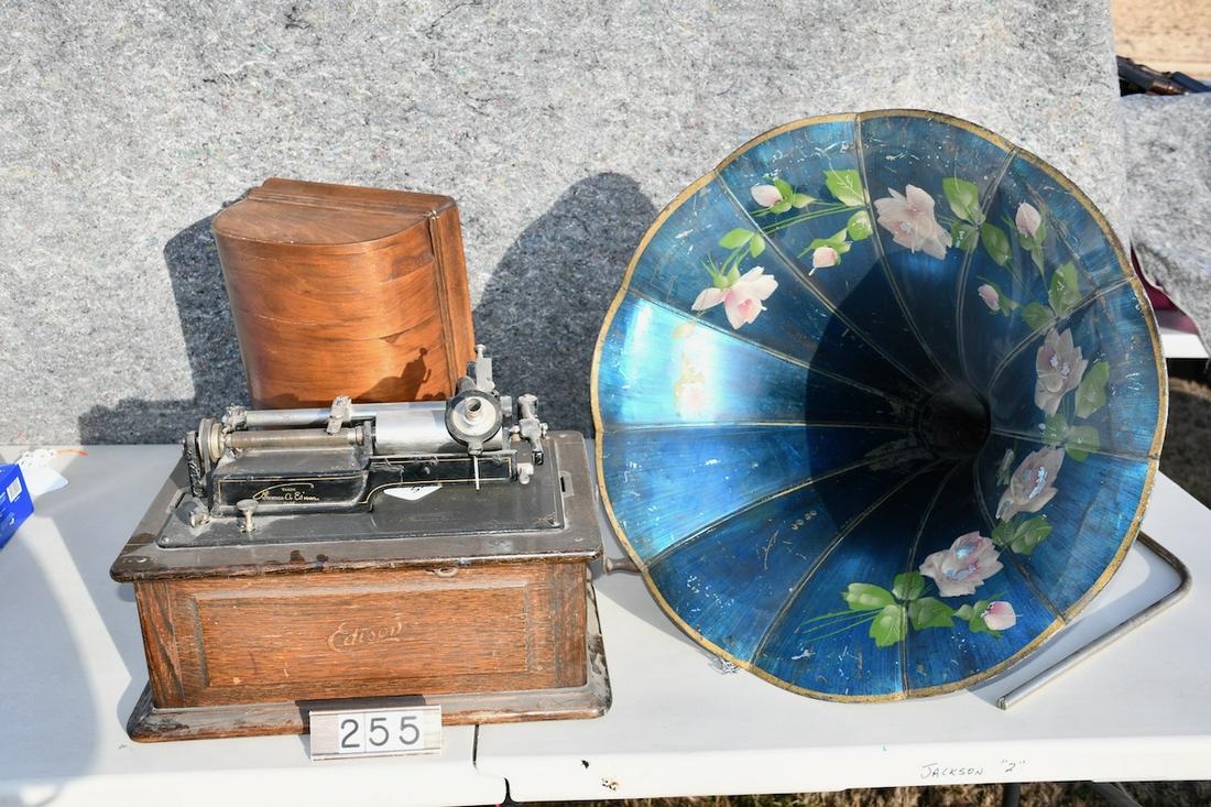 Edison Triumph Cylinder Phonograph (1 of 3)