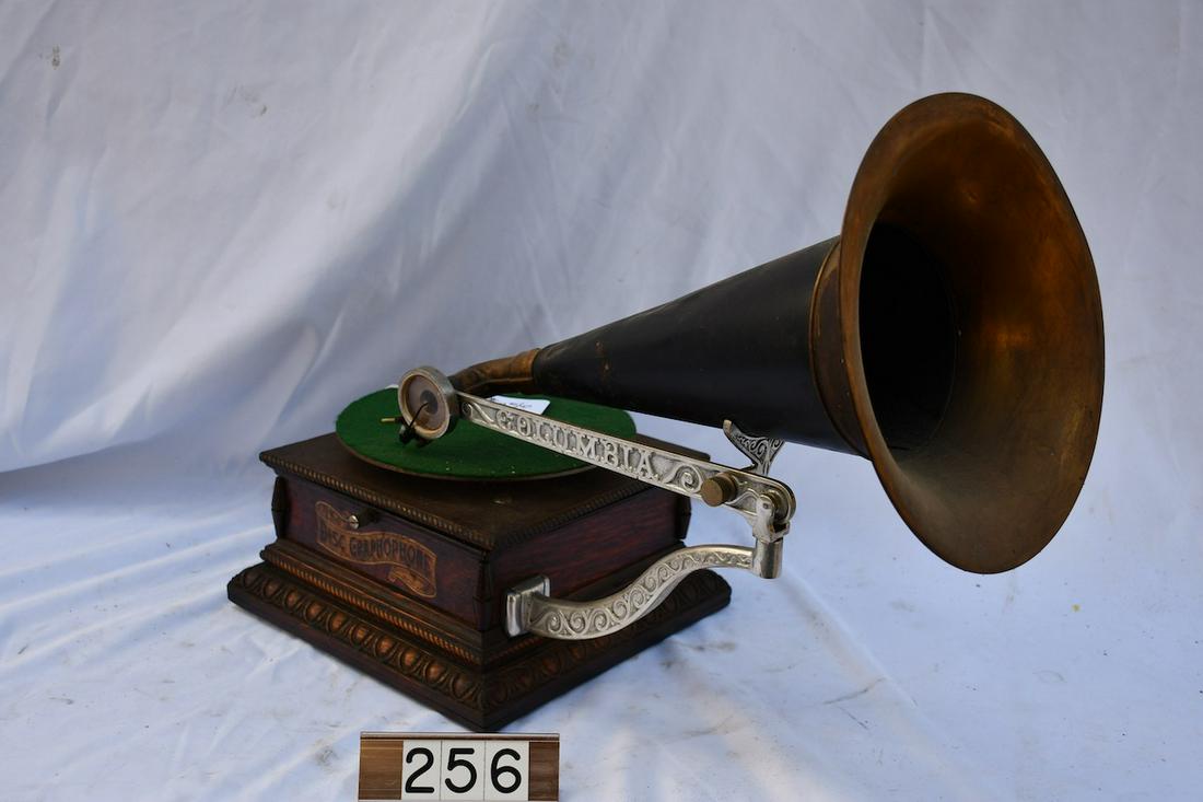 Columbia AJ Disc Phonograph (1 of 3)