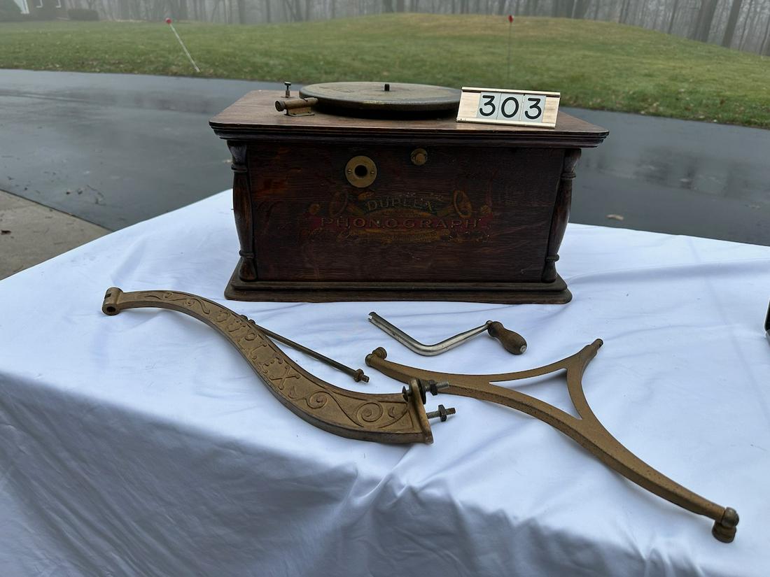 Kalamazoo Duplex Disc Phonograph (1 of 3)