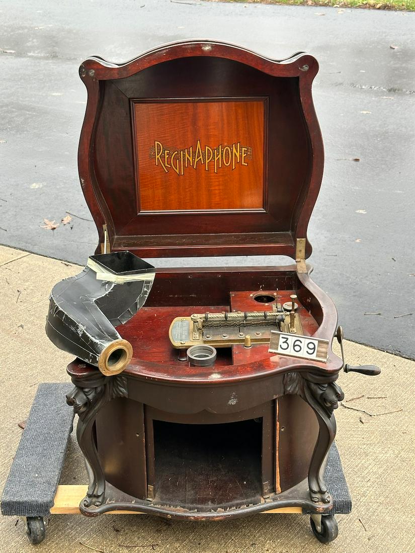 Reginaphone Style 240 Top Half Only: one broken tooth, partial disassembled , no horn or discs. Has crank