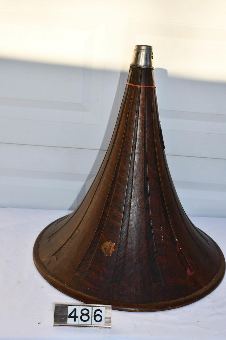 Victor Oak Spear Tip Horn (1 of 3)