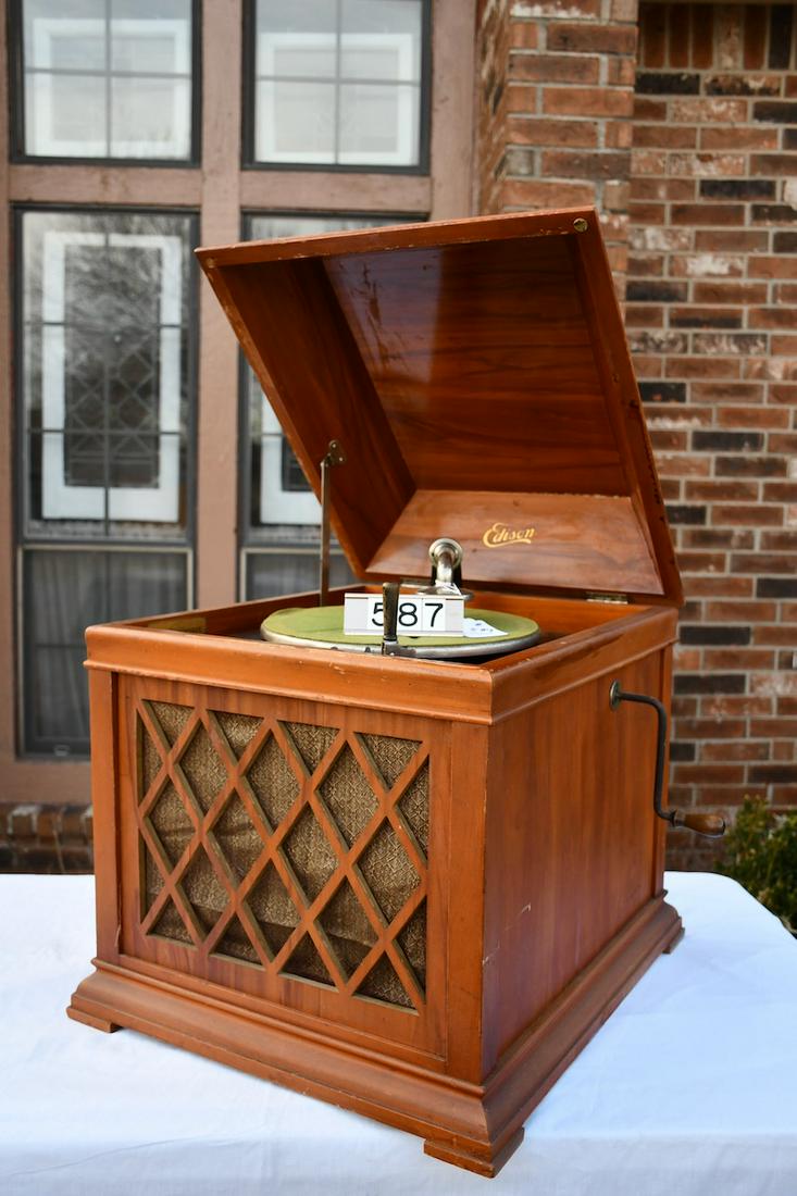 Edison B-19 Table Model Phonograph (1 of 2)