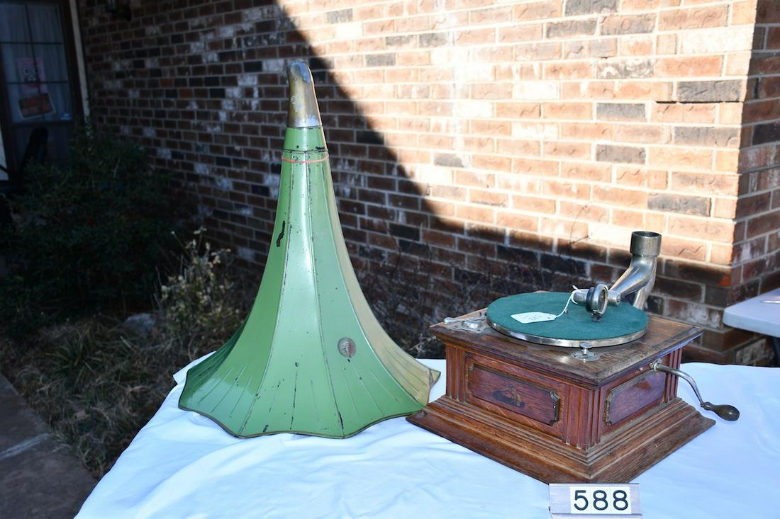 HMV Model IV Disc Phonograph (1 of 2)