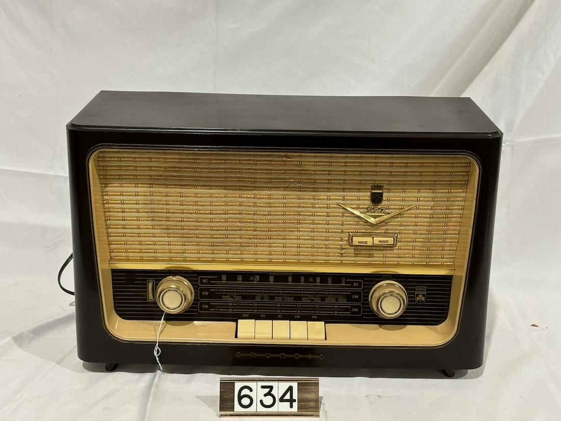 Grundig Radio (1 of 4)
