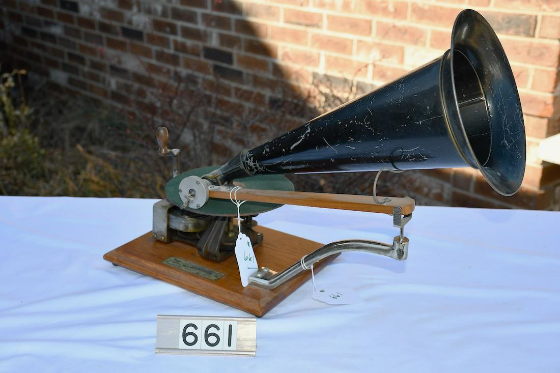 HMV Style No. 3 - New Style Phonograph (1 of 4)