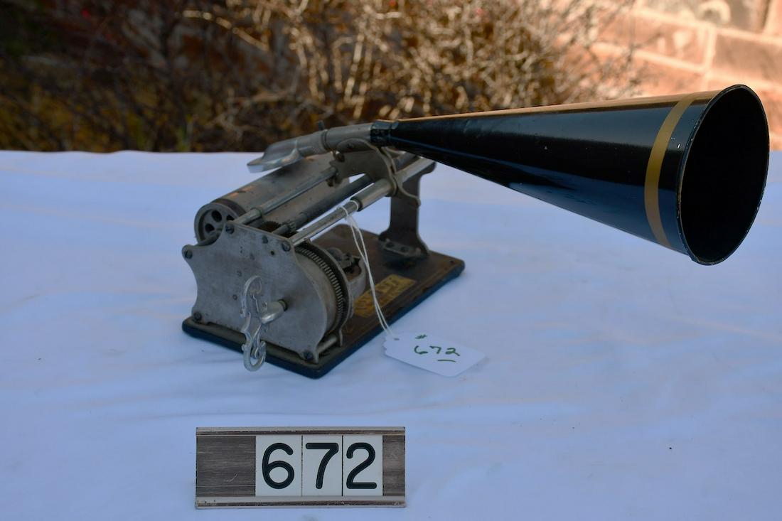 Busy Bee Cylinder Phonograph (1 of 2)