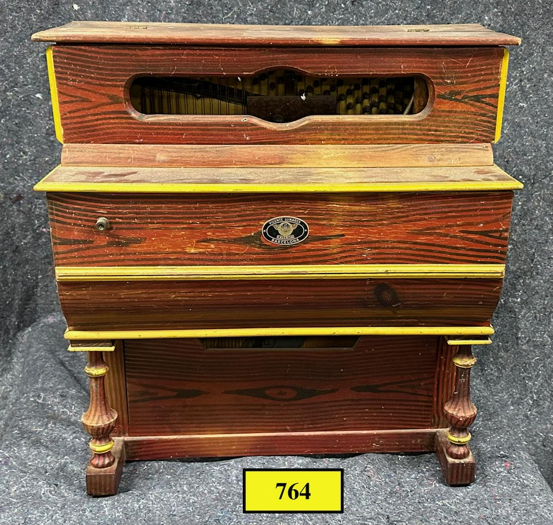 Vicente Linares Street Organ (1 of 4)