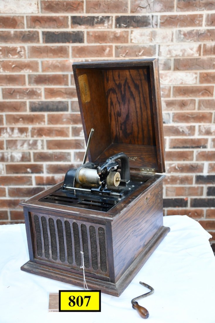 Edison Amberola 30 Cylinder Phonograph: Complete with reproducer and crank