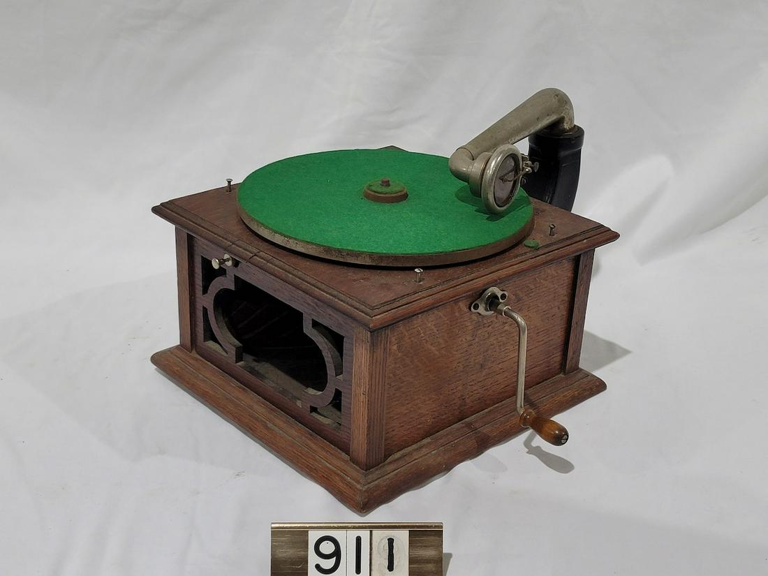 Symphony Disc Phonograph: Reproducer and crank