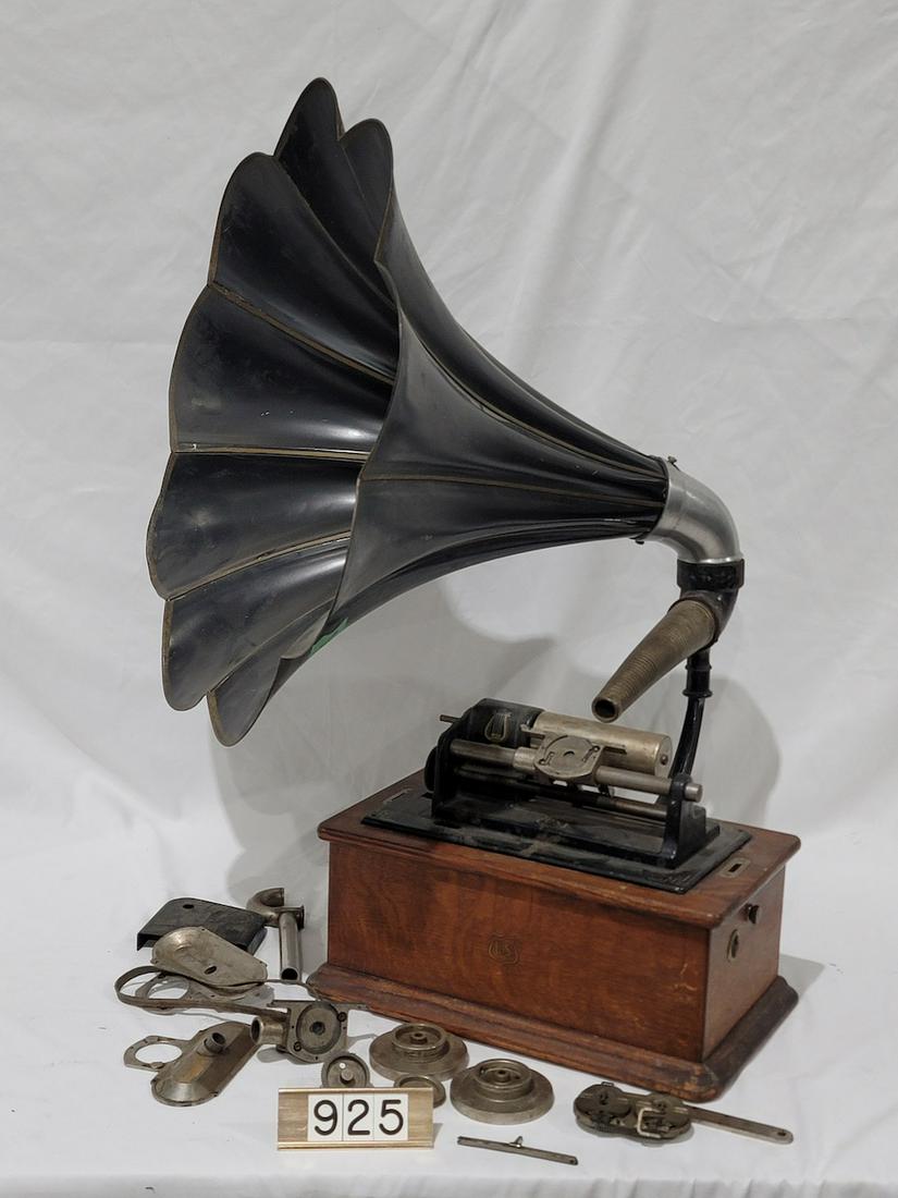 US Junior Cylinder Phonograph (1 of 7)