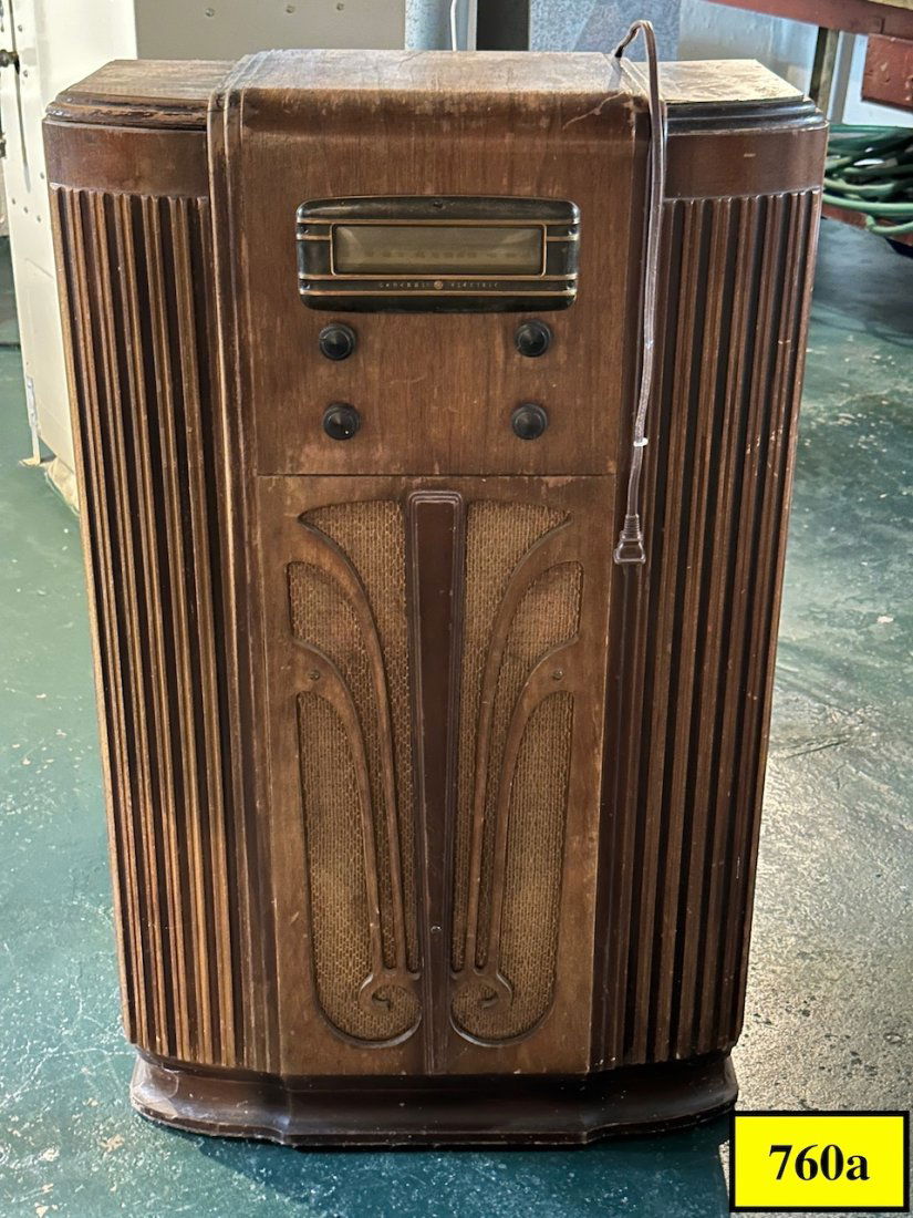 General Electric E-86 Floor Model Radio (1 of 2)