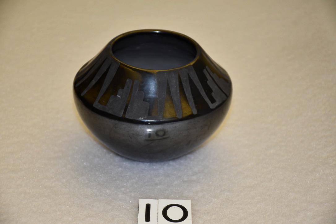 Indian Pottery pot (1 of 2)