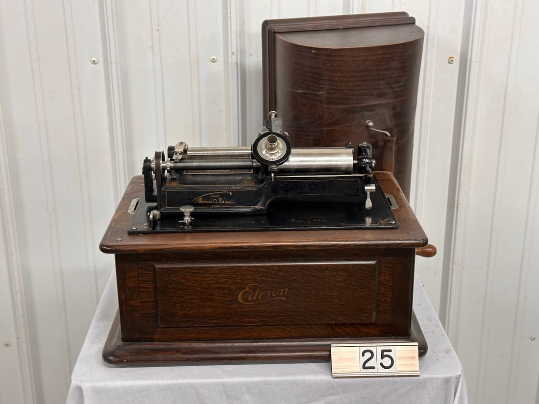 Edison Triumph Cylinder Phonograph: H (4 minute reproducer), crank, shaver & cover. SN-68203