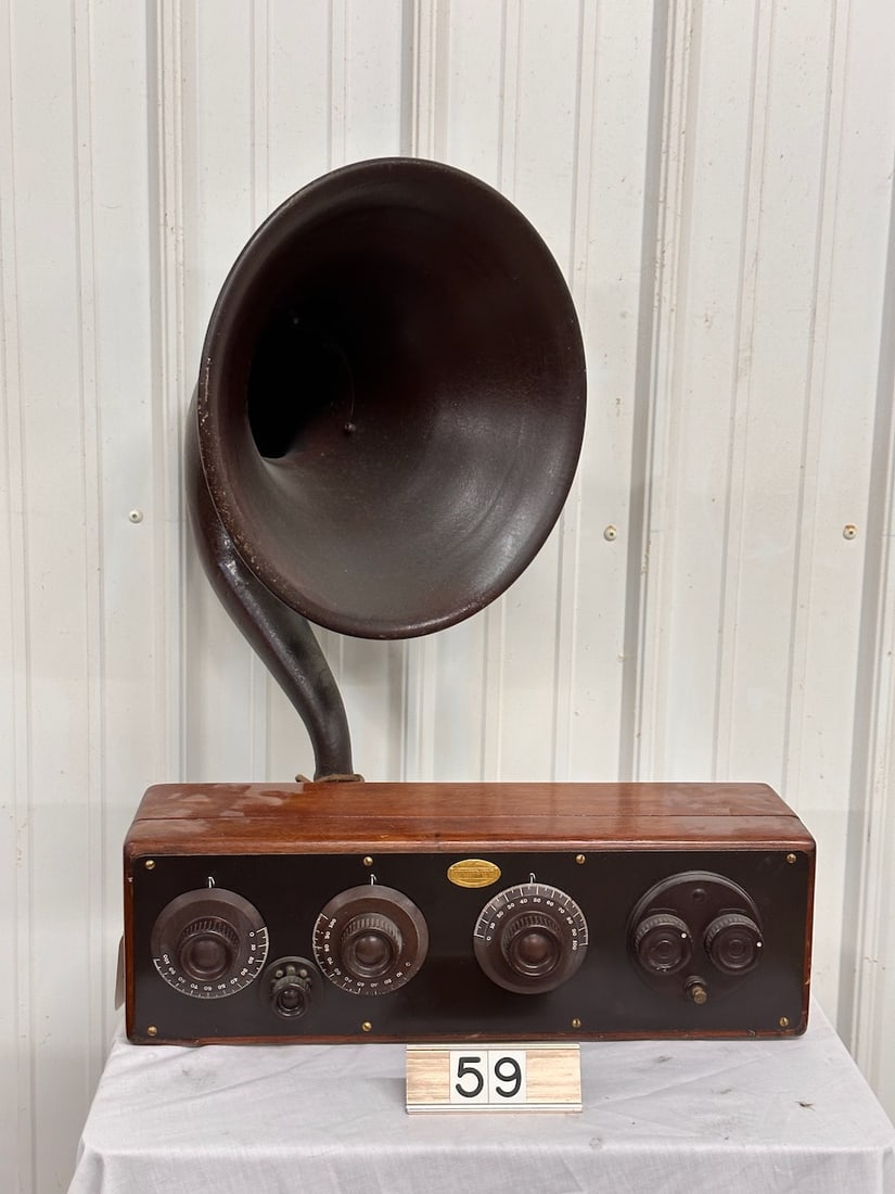 Antique Radio and Horn (1 of 5)