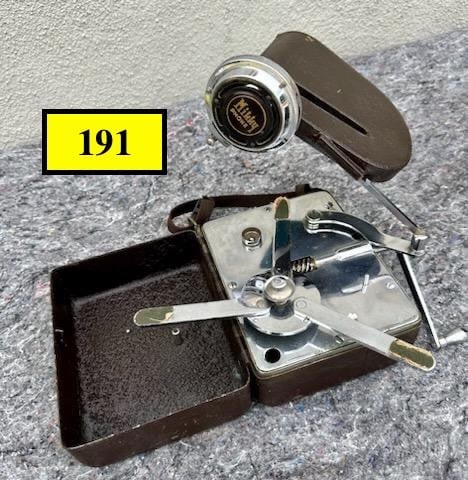 Mikkyphone Compact portable Disc Phonograph (1 of 6)