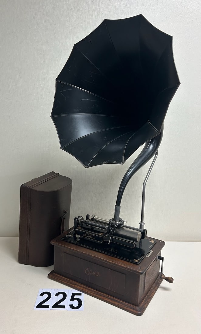Edison Triumph Cylinder Phonograph (1 of 2)