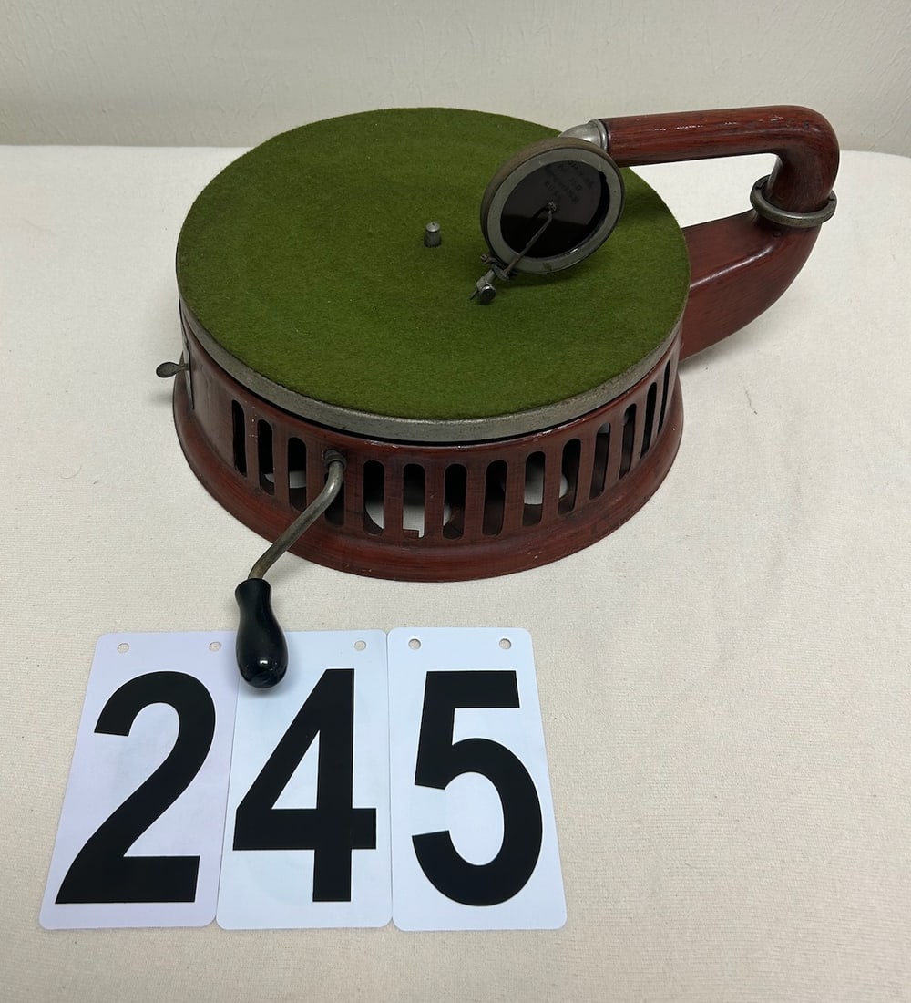 Stewart Disc Phonograph (1 of 2)