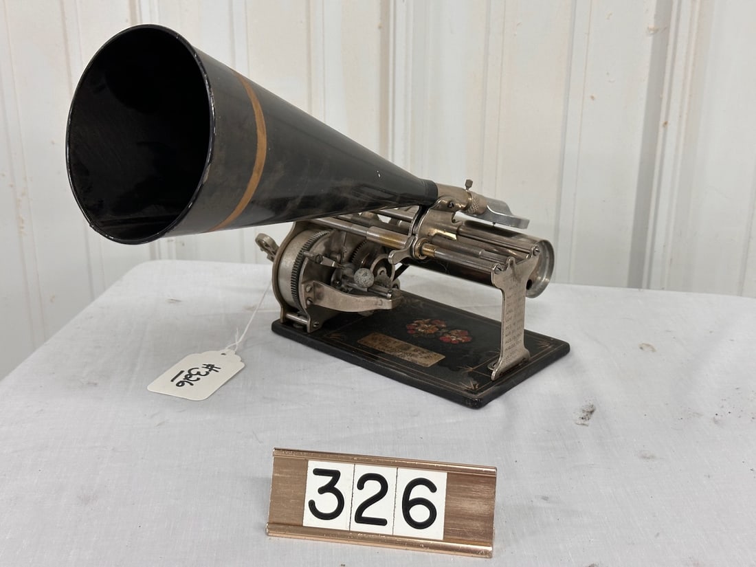 Busy Bee Cylinder Phonograph (1 of 2)