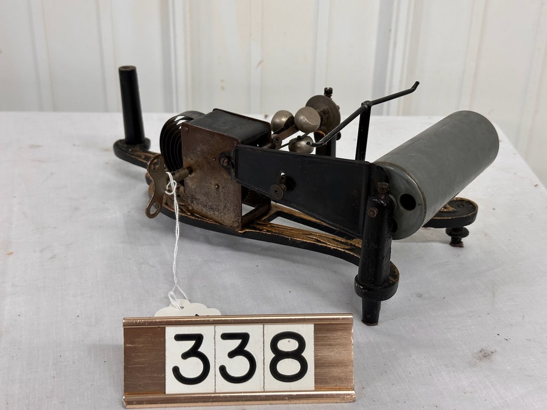 Puck Cylinder Phonograph (1 of 2)