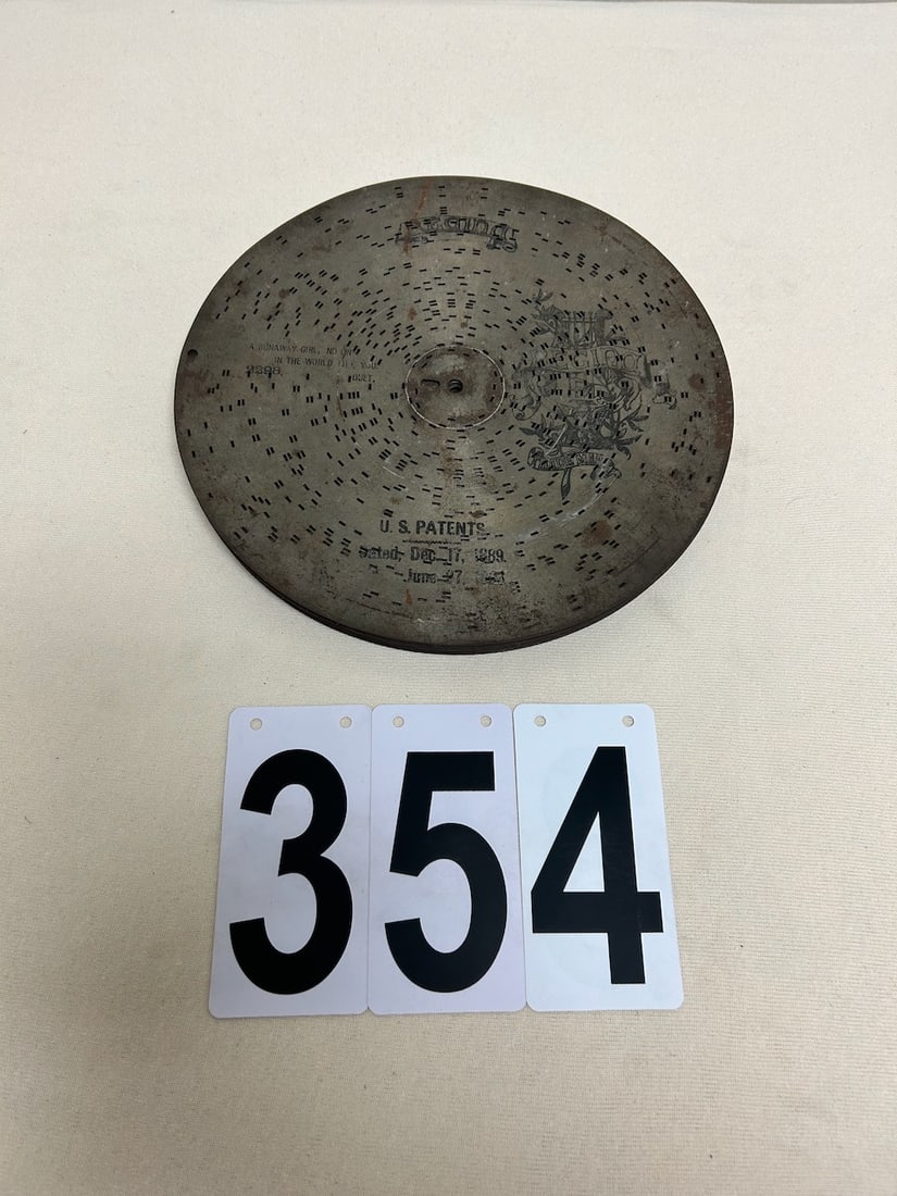 9- Regina 11" Music Disc: One lot