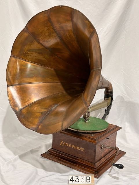 Zon-o-phone Parlor Rear Mount Disc Phonograph (1 of 3)