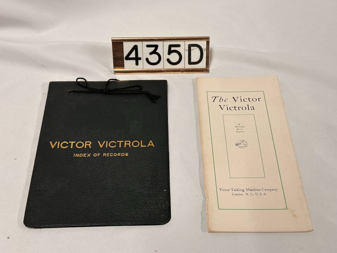 Original â€œflat-topâ€ Pooley VTLA catalog and Original VTLA Victor Victrola record Index (1 of 3)