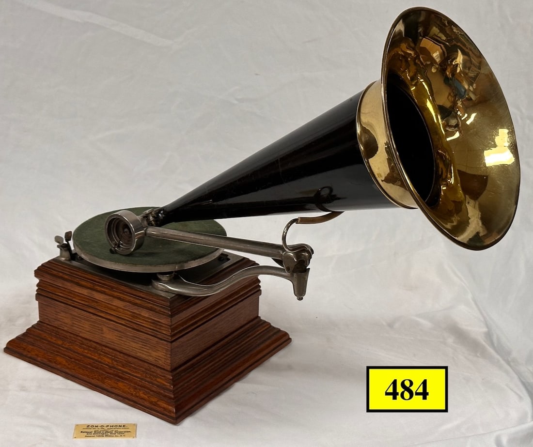 Zon-o-phone Disc Phonograph (1 of 8)