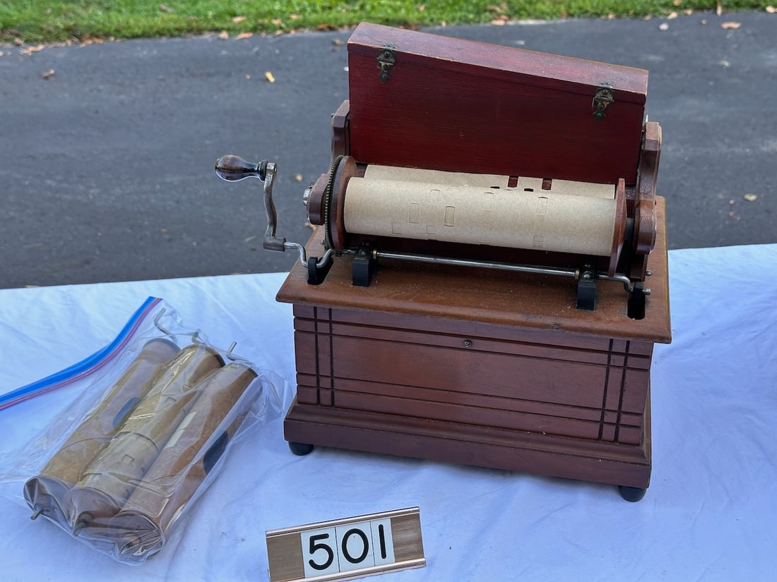 Reed Pipe Clariona Paper Roll Organette (1 of 4)