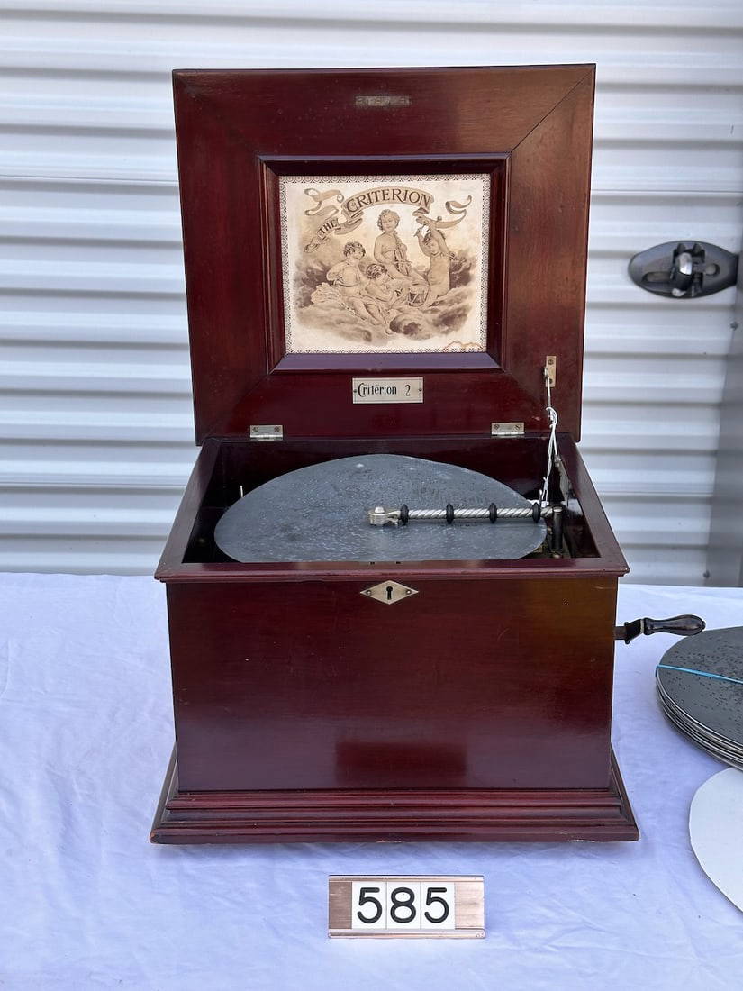 Criterion 115/8" Disc Music Box Auction