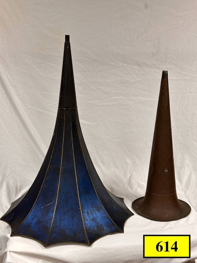 2 Phonograph Horns Auction