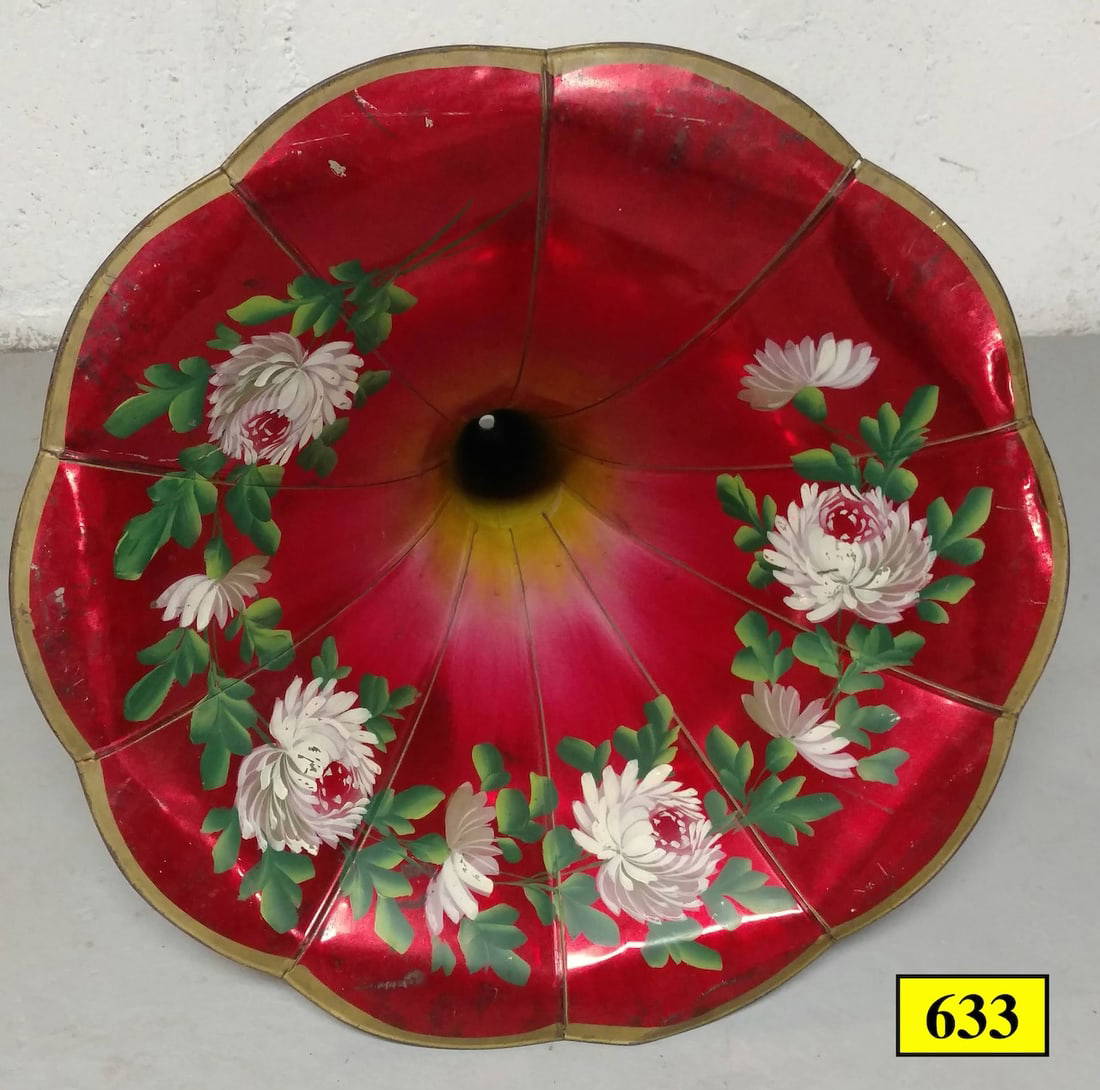 11 Panel Flowered Morning Glory Horn Auction