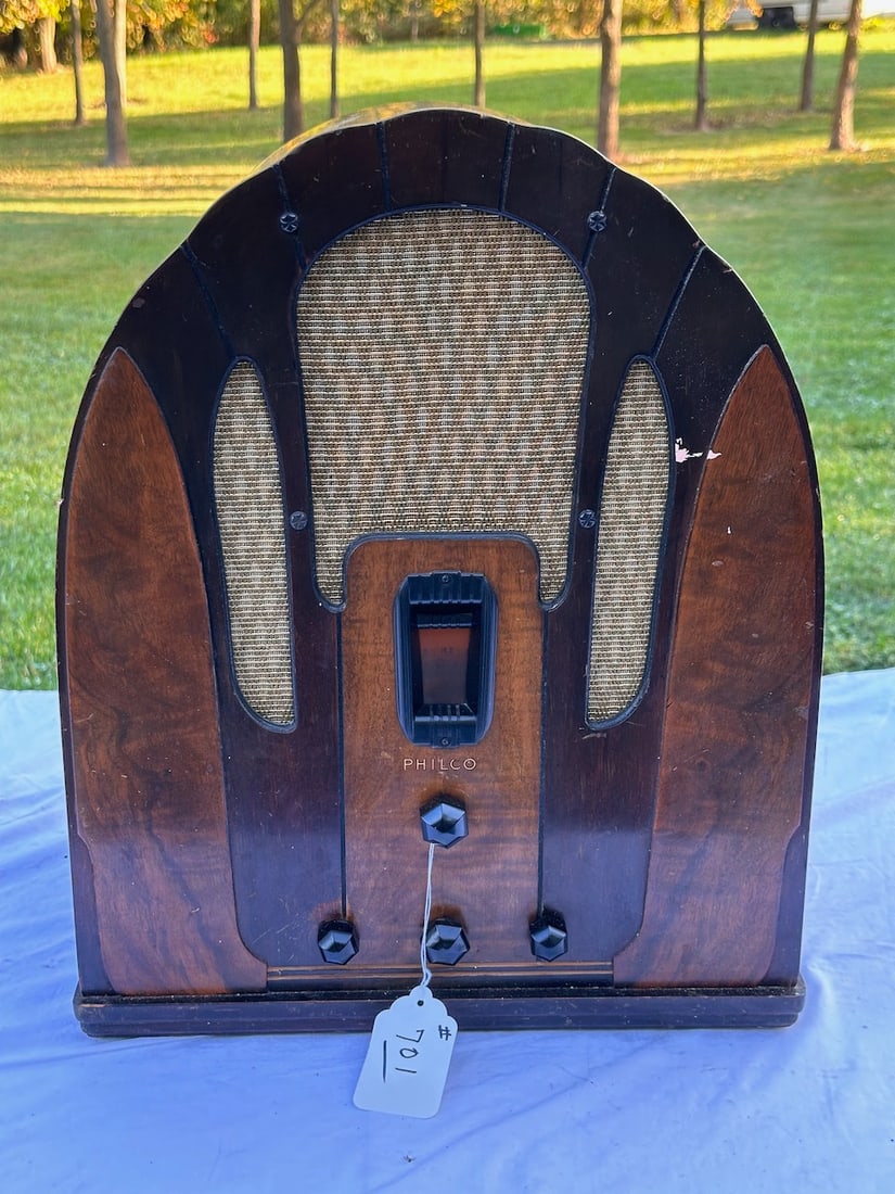 Philco Cathedral Radio (1 of 3)