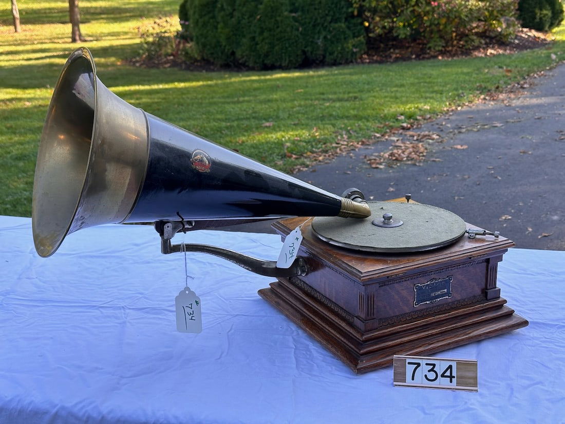 Victor M Front Mount Disc Phonograph (1 of 4)