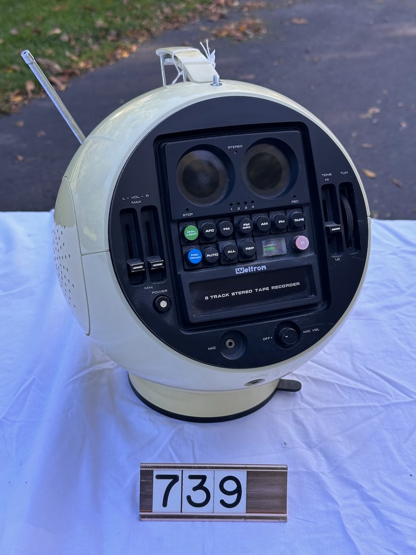 Weltron Space Ball Radio / 8-Track Player (1 of 3)