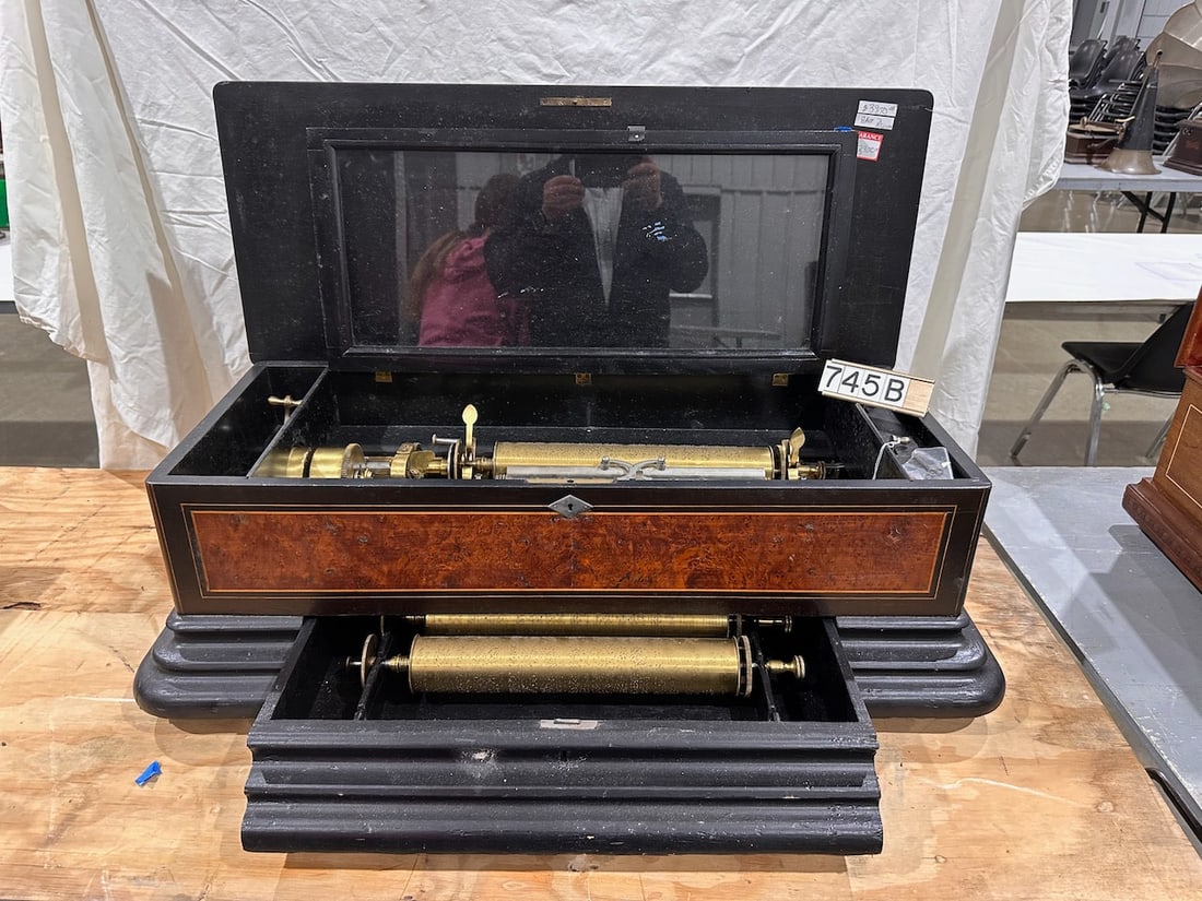 Swiss Interchangeable Music Box: 3-13" Cylinders included. No broken teeth, no tune card