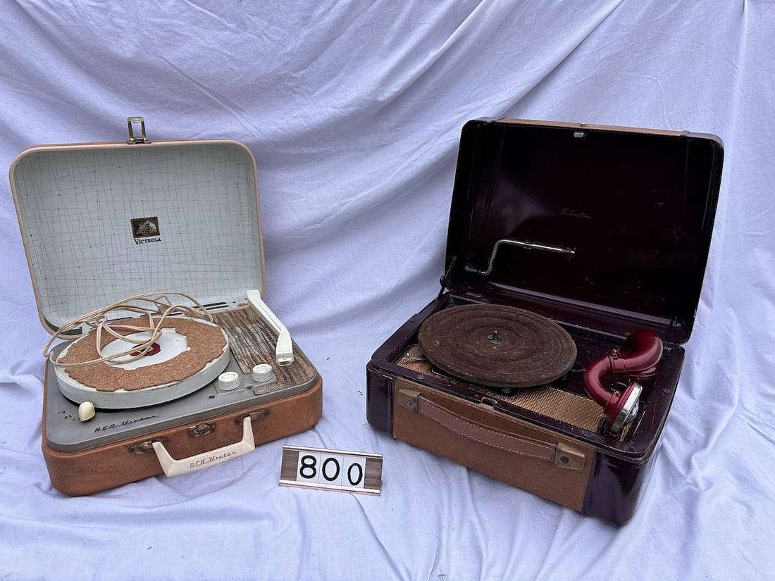Silvertone and  RCA Victor Portable Phonographs (1 of 1)