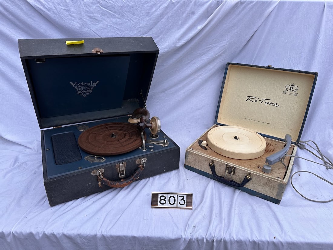Victrola and  Ri-Tone Portable Phonographs (1 of 3)