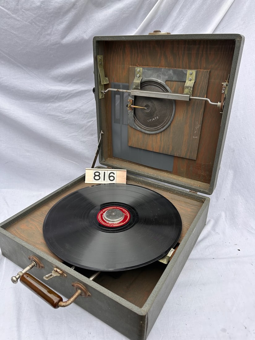 Vertical Portable Phonograph (1 of 4)