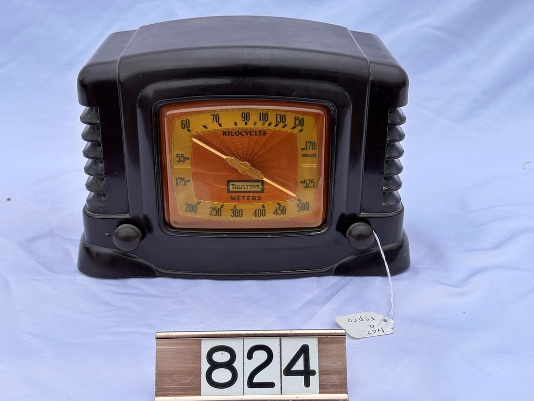 Truetone D2610 Radio (1 of 3)