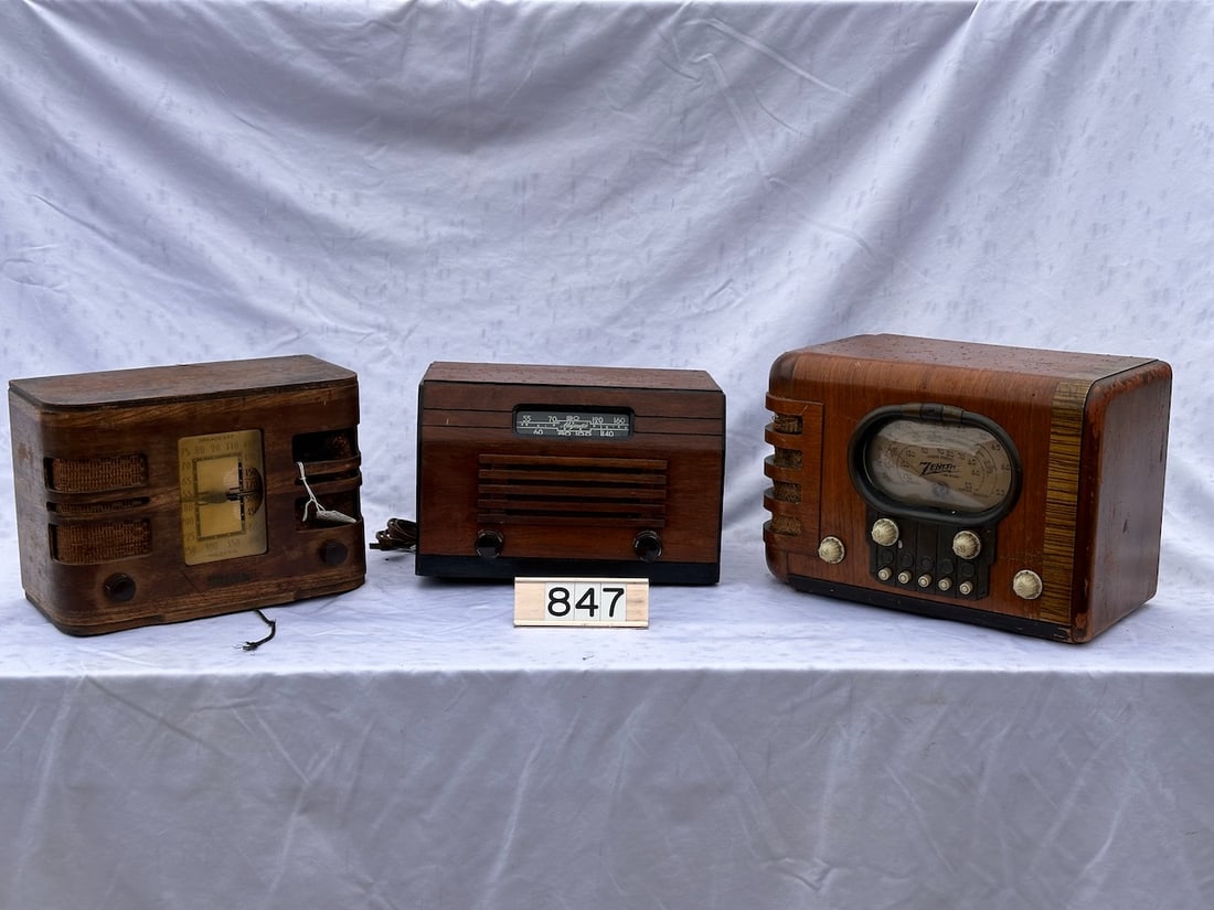 3- Table Top Wood Case Radios (1 of 4)