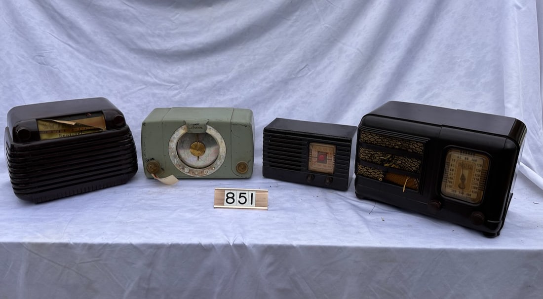 4 Bakelite Radios (1 of 5)