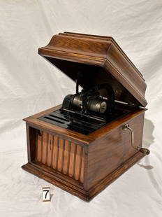 Edison Amberola 30 Cylinder Phonograph: Oak case, reproducer and crank