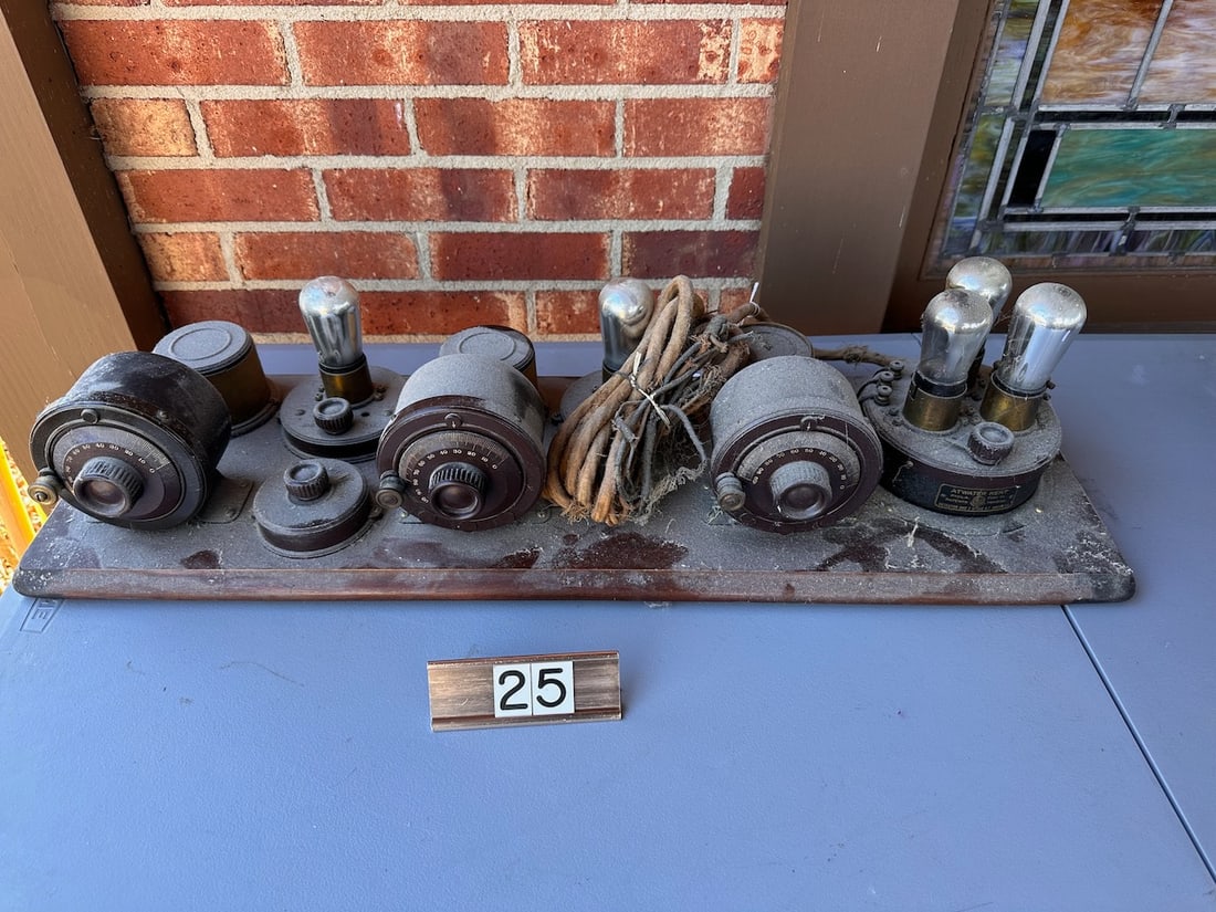 Atwater Kent Breadboard Radio (1 of 4)