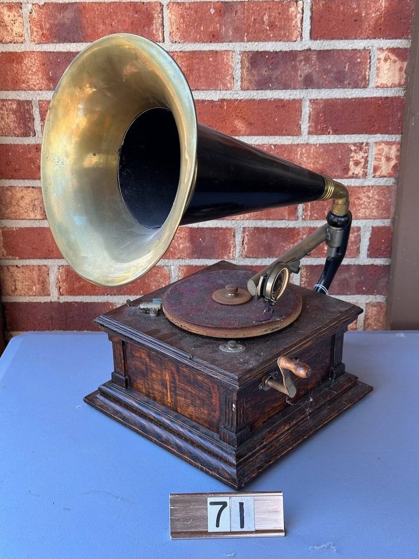 Victor Rigid Arm Phonograph (1 of 4)