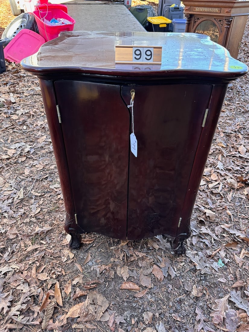 Excellent Mahogany Music Box Cabinet (1 of 2)