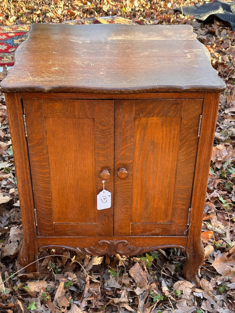 Excellent Music Box or Phonograph Cabinet (1 of 2)