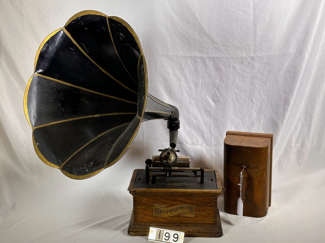 Columbia Cylinder Phonograph (1 of 3)