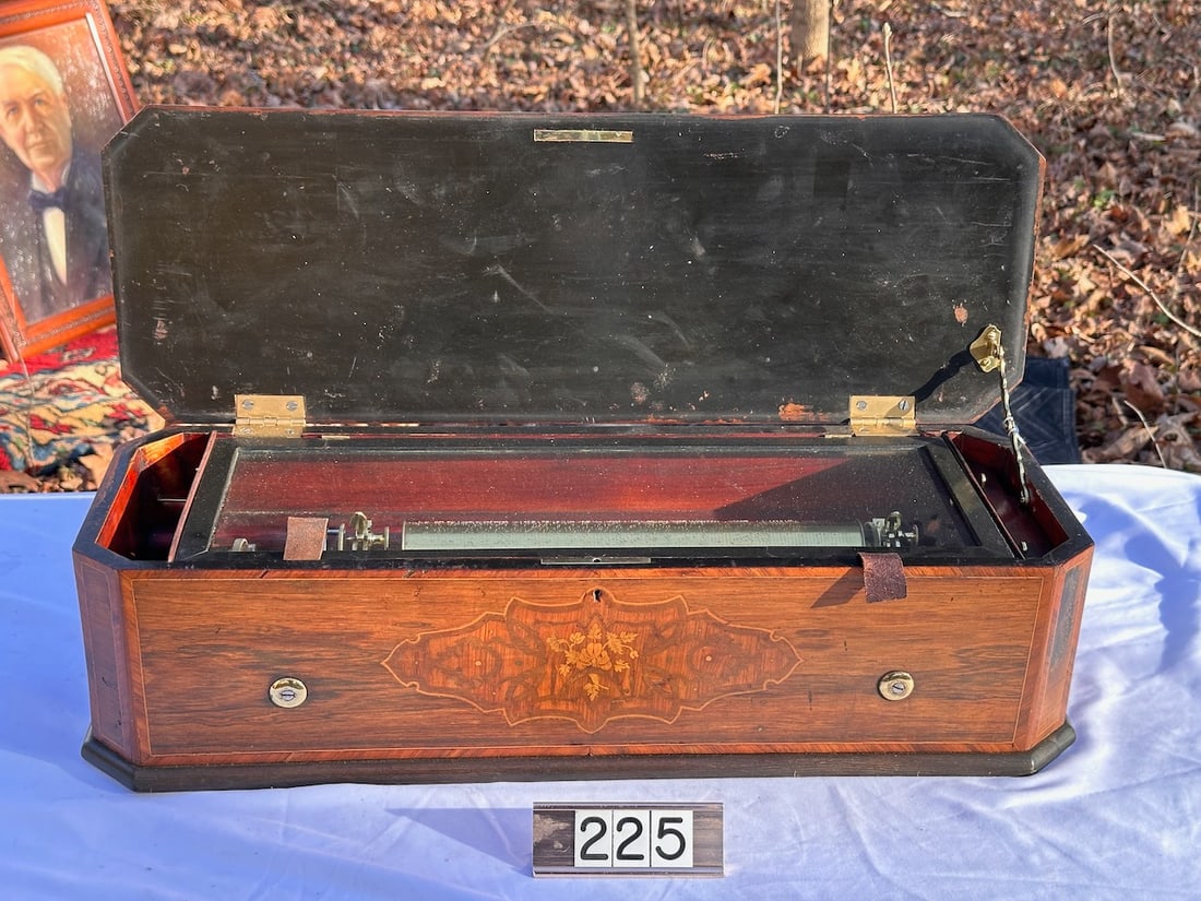 Very Good Interchangeable Cylinder Music Box (1 of 6)